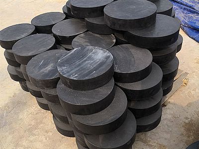 海西板式橡胶支座由若干层橡胶片与薄钢板经加压硫化